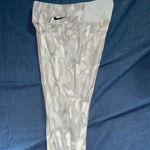 Nike cropped leggings